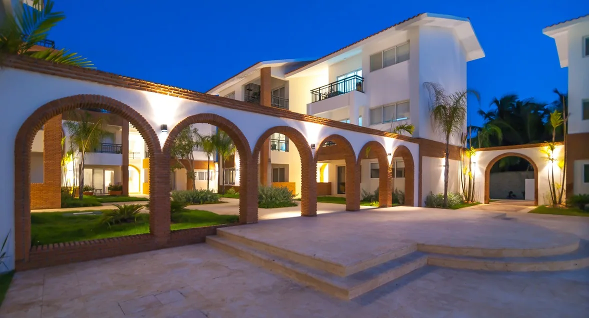 Coral Village · Apartment B-3-B — Arcades and buildings lit at night