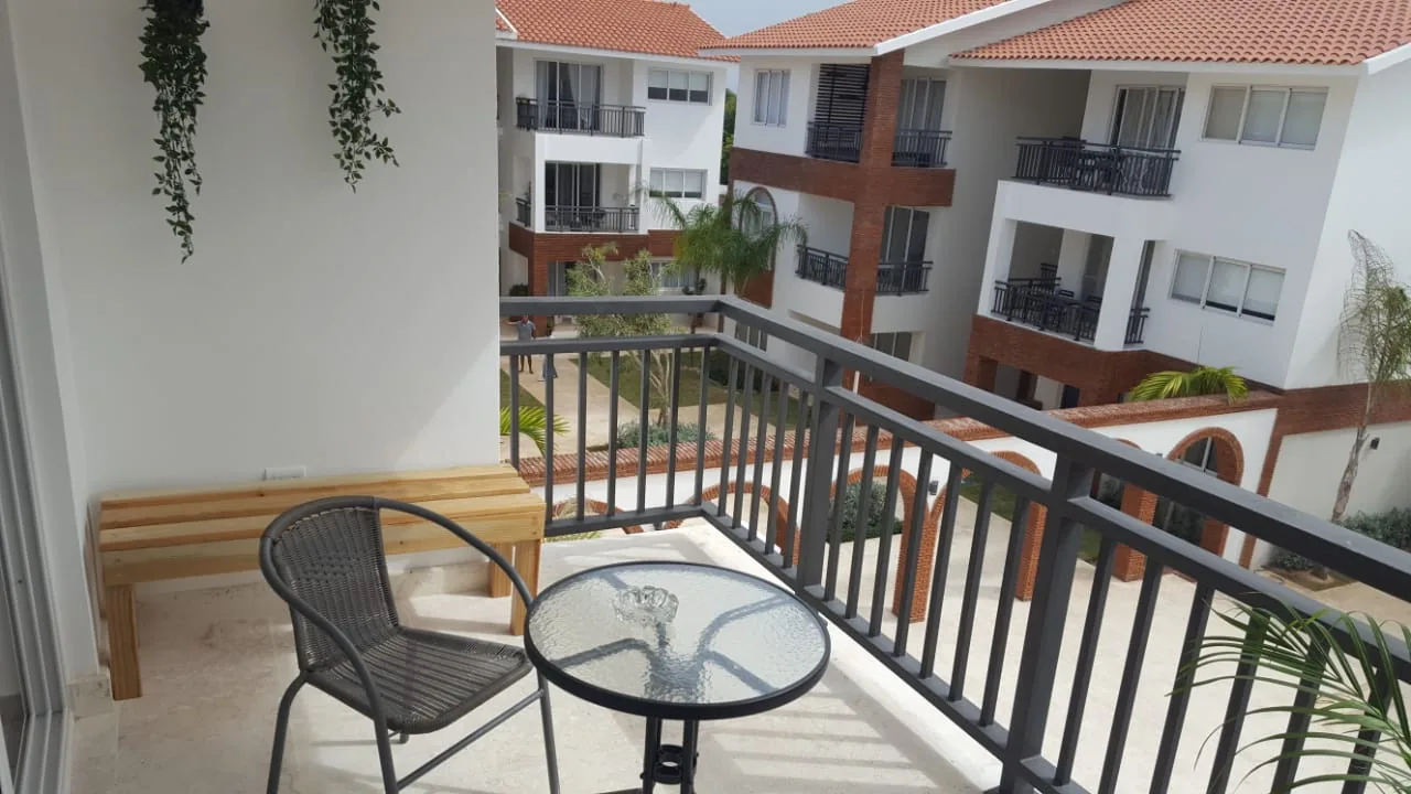 Coral Village · Apartment B-3-B — Terrace with bistro set overlooking the courtyard