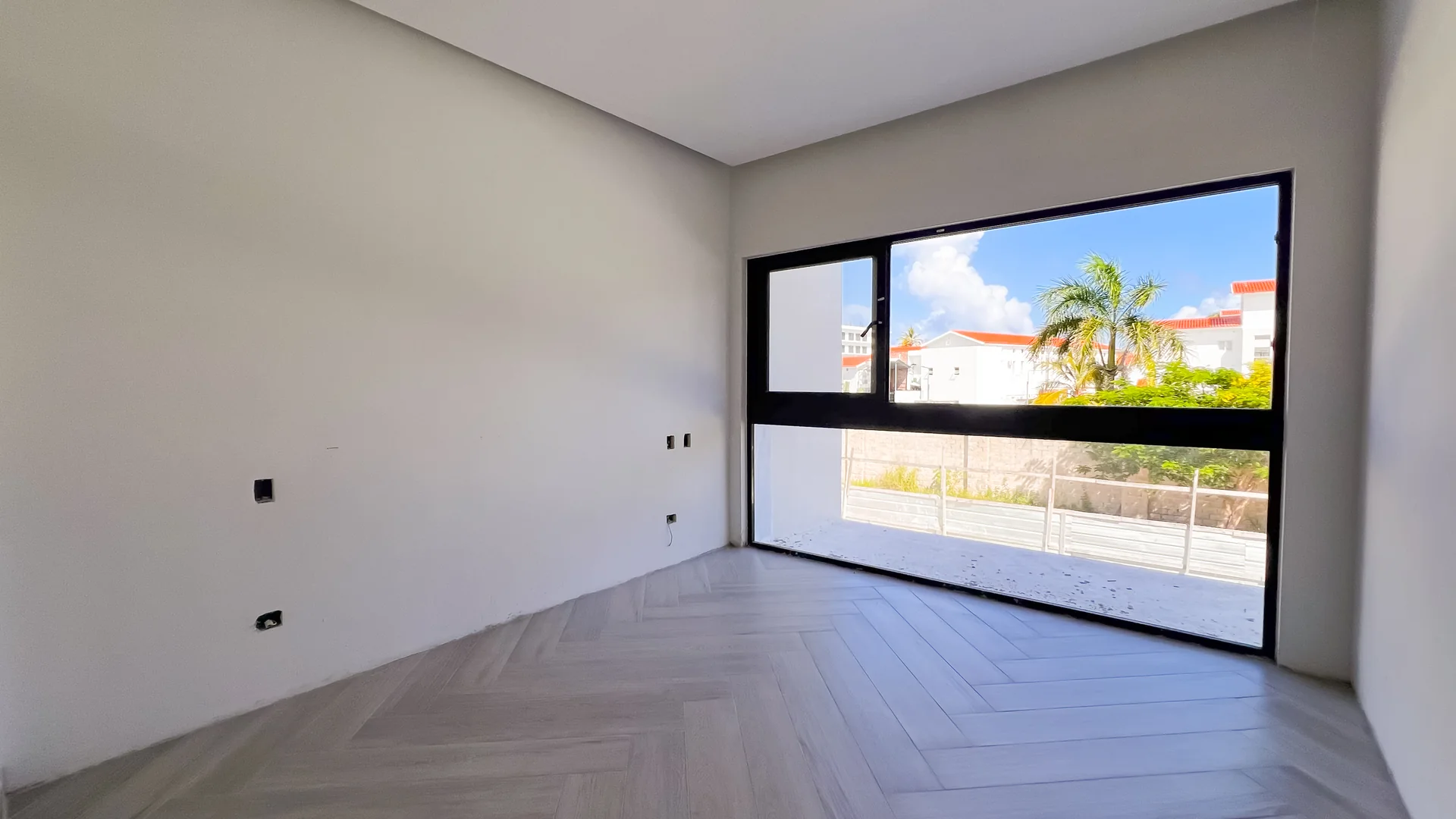 Oceana by Noval — Construction progress: living area with large window